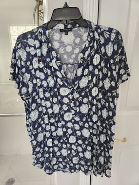 Ava & Grace XL Navy Floral V-Neck Pleated Short-Sleeve Blouse